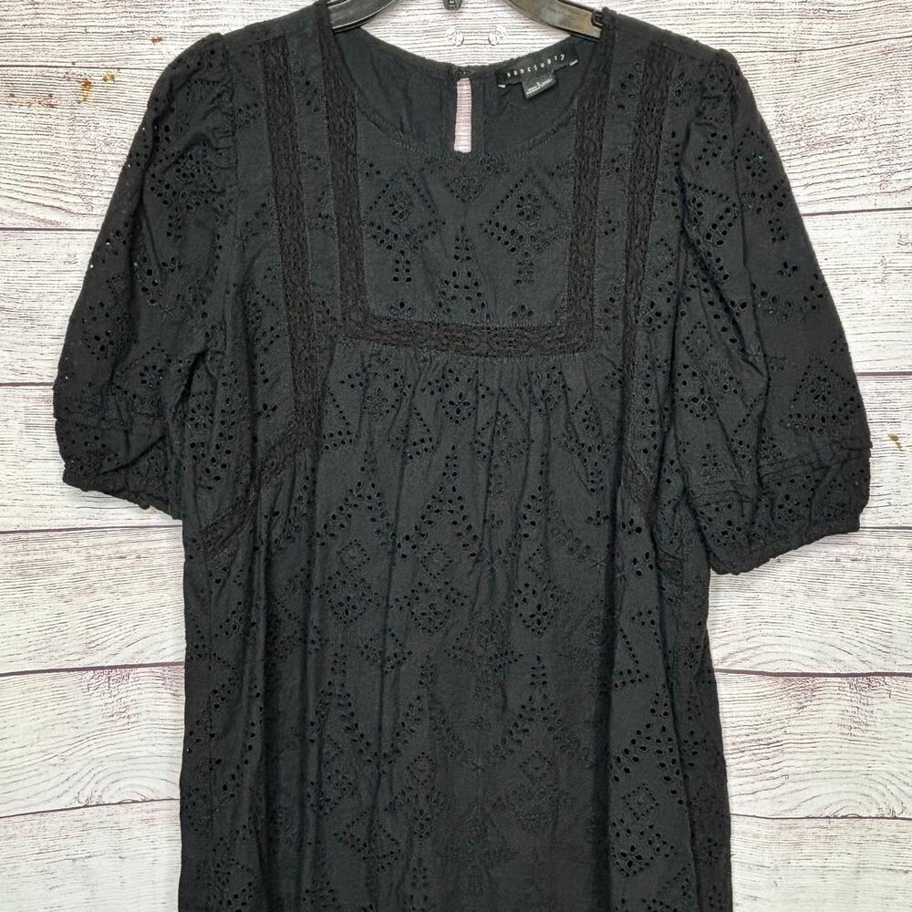 Sanctuary Women's Classic Office Black Eyelet Shift Lined Dress Size Large - Picture 3 of 6